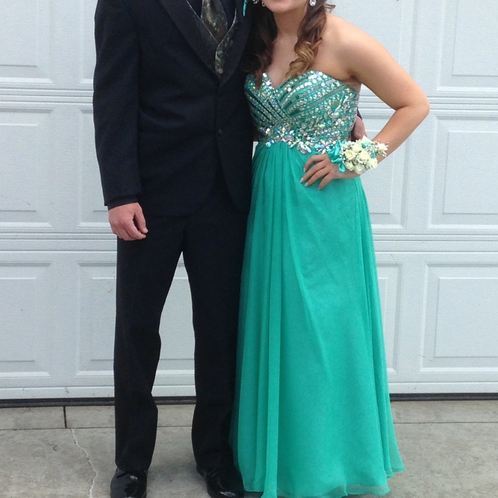 Size 4, super cute prom dress!